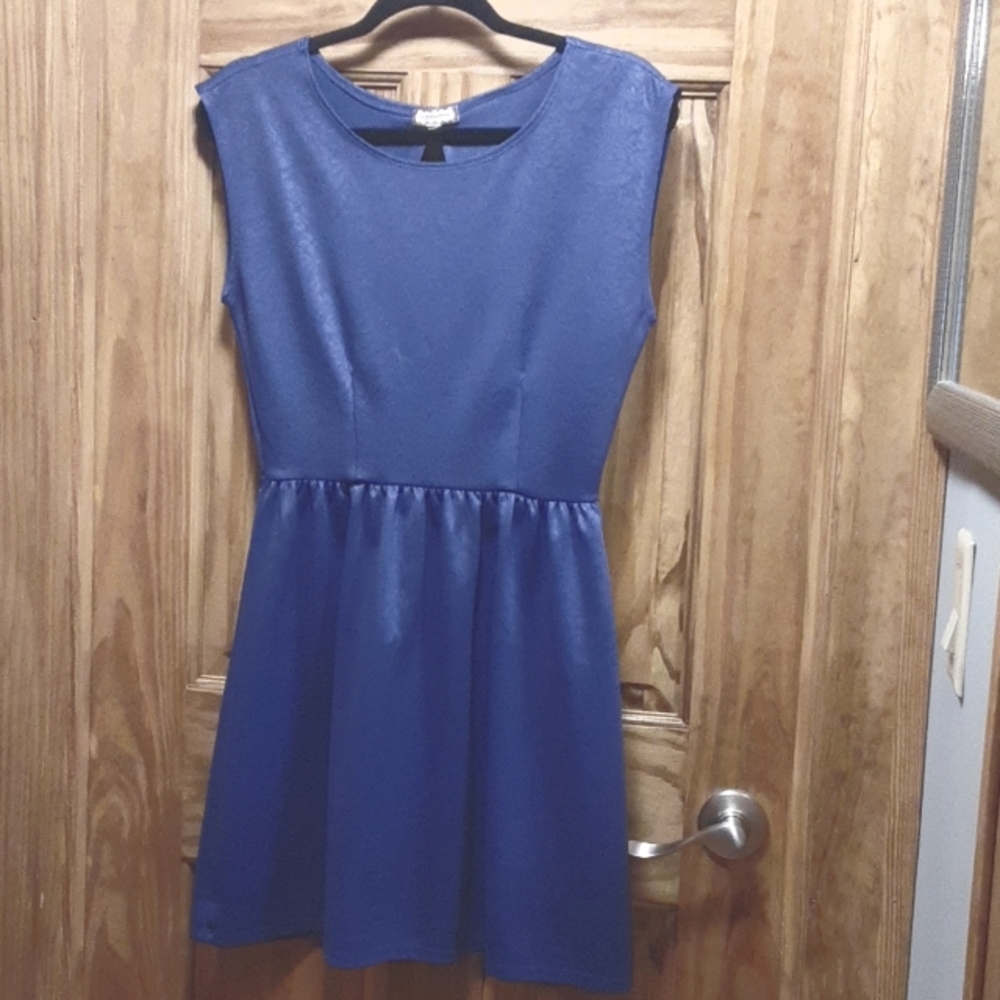 Sleeveless short dress. SM.